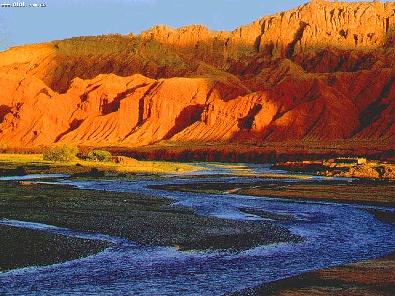 库车大峡谷风景图