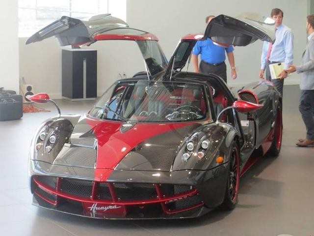 ��ɫ���� ��̨������Huayra��������